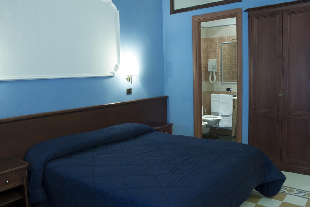 Clara Domus Hotel Рим Екстериор снимка