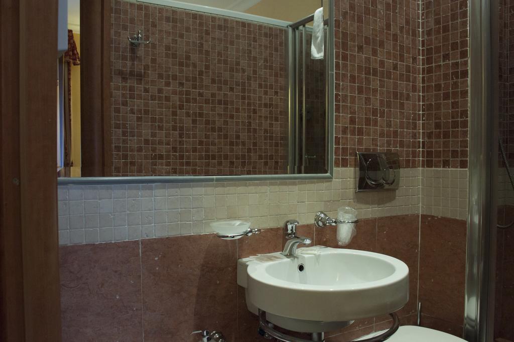 Clara Domus Hotel Рим Екстериор снимка