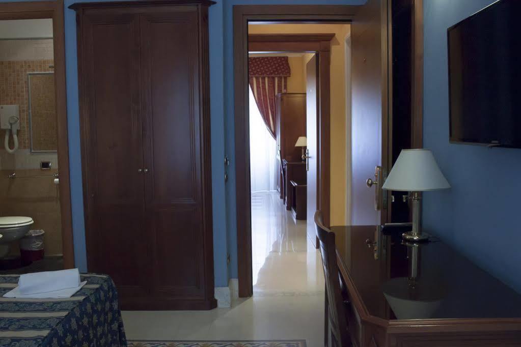 Clara Domus Hotel Рим Екстериор снимка